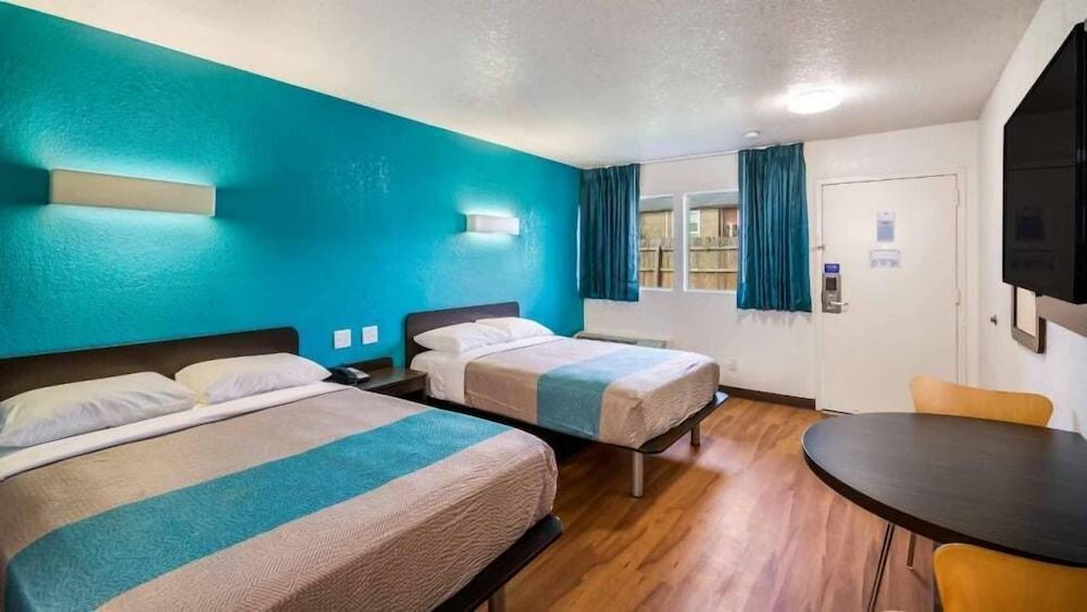 Motel 6 Houston, TX – FM 1960 - Bammel photo 9