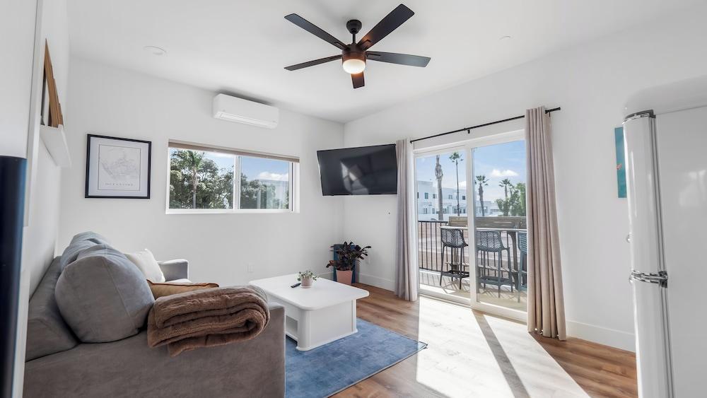 Rise Suites Oceanside photo 45