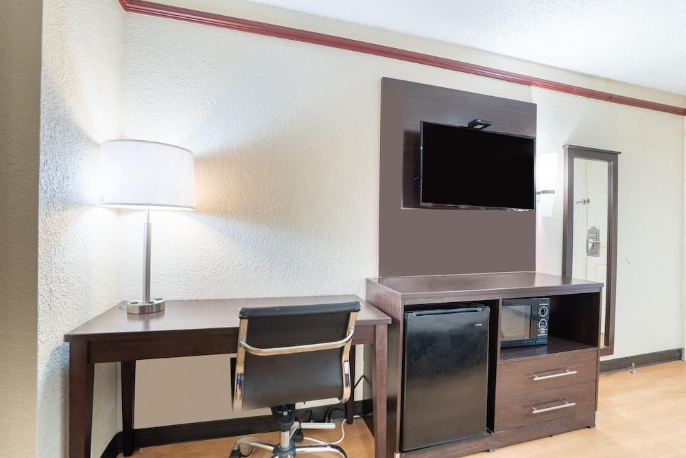 OYO Hotel Tulsa N Sheridan Rd & Airport photo 24