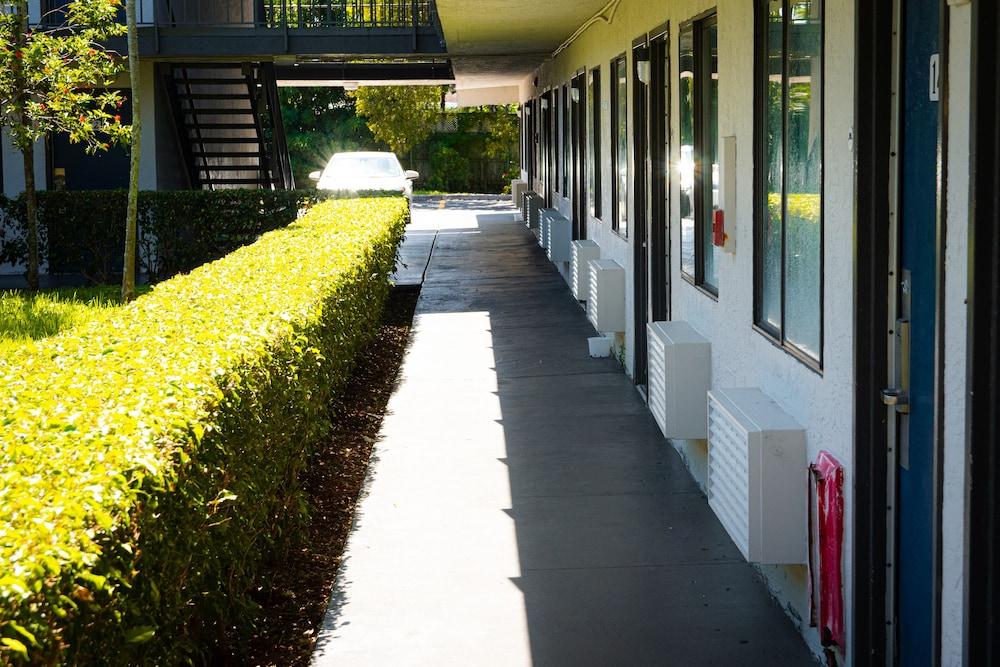 Motel 6 Lantana, FL photo 52