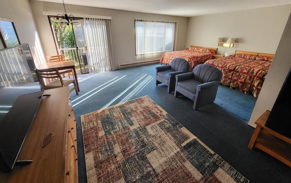 Lakeshore Lodge photo 22