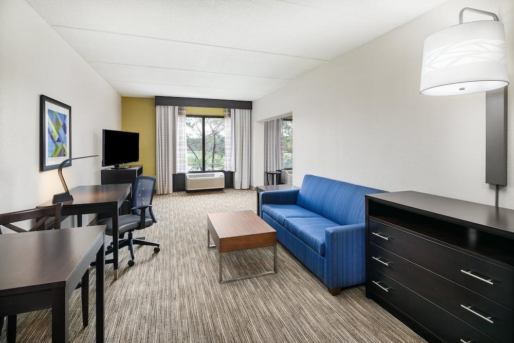Holiday Inn Express & Suites Jacksonville SE- Med Ctr Area by IHG photo 13
