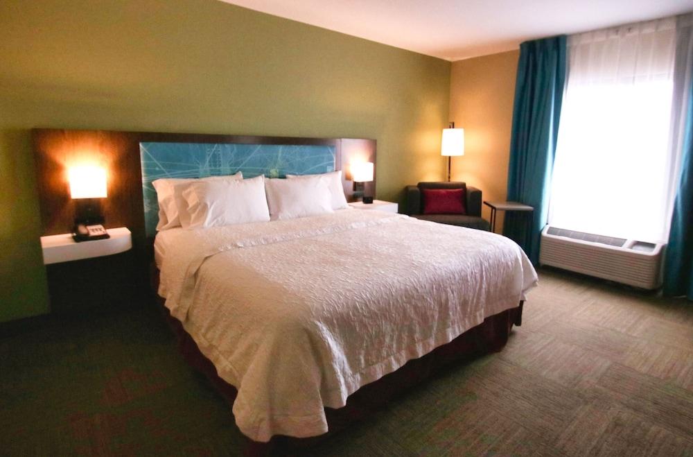 Hampton Inn & Suites Jacksonville - Beach Blvd/Mayo Clinic photo 4