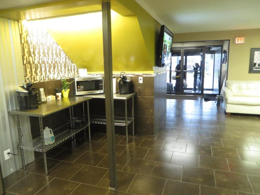 Riverside Suites photo 18