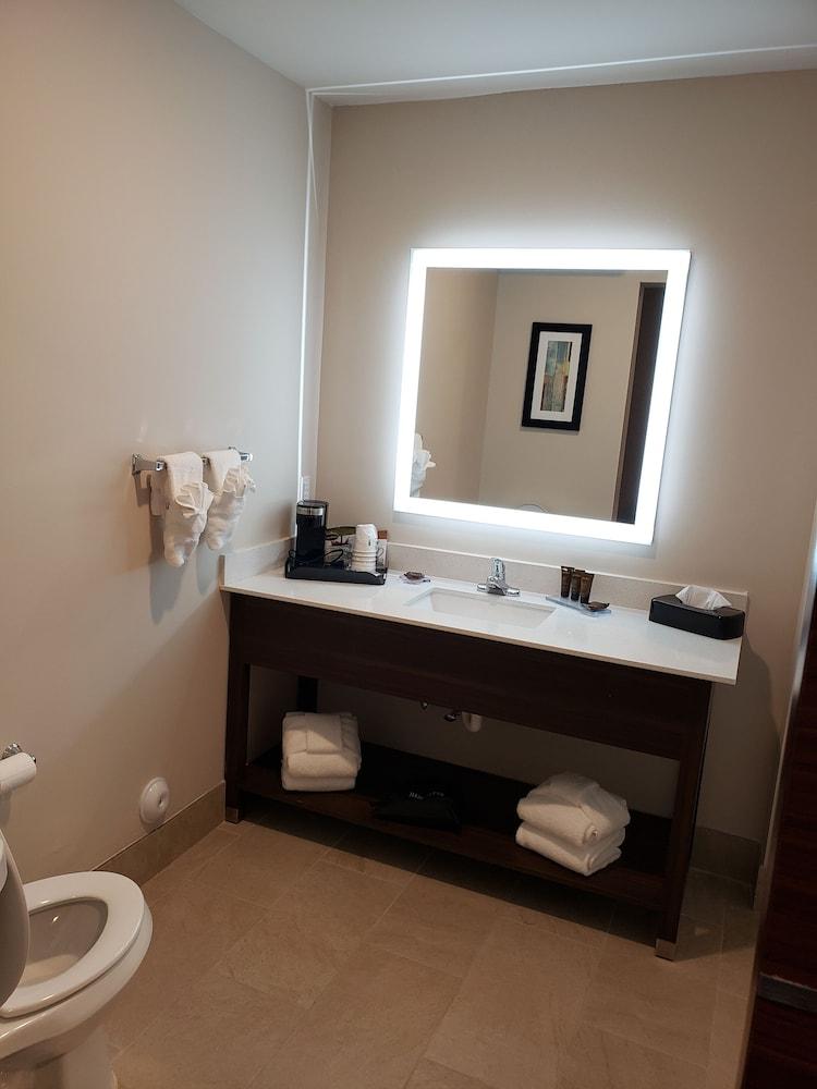 Wingate by Wyndham Christiansburg photo 10