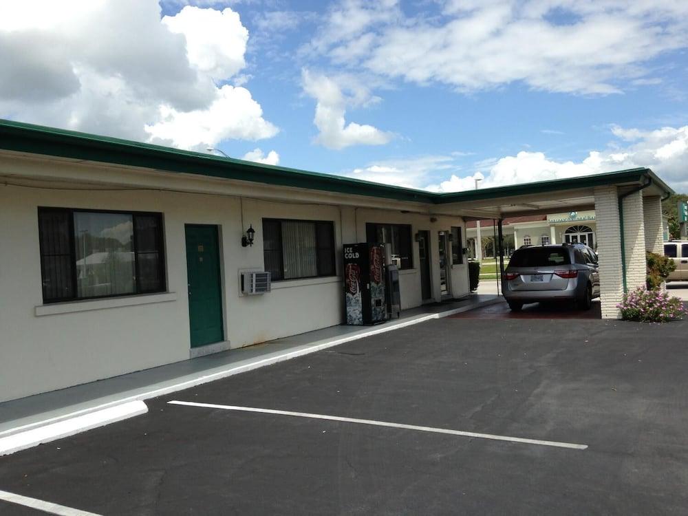 Economy Inn photo 10