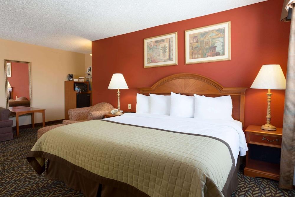 Baymont by Wyndham Oklahoma City Airport photo 8
