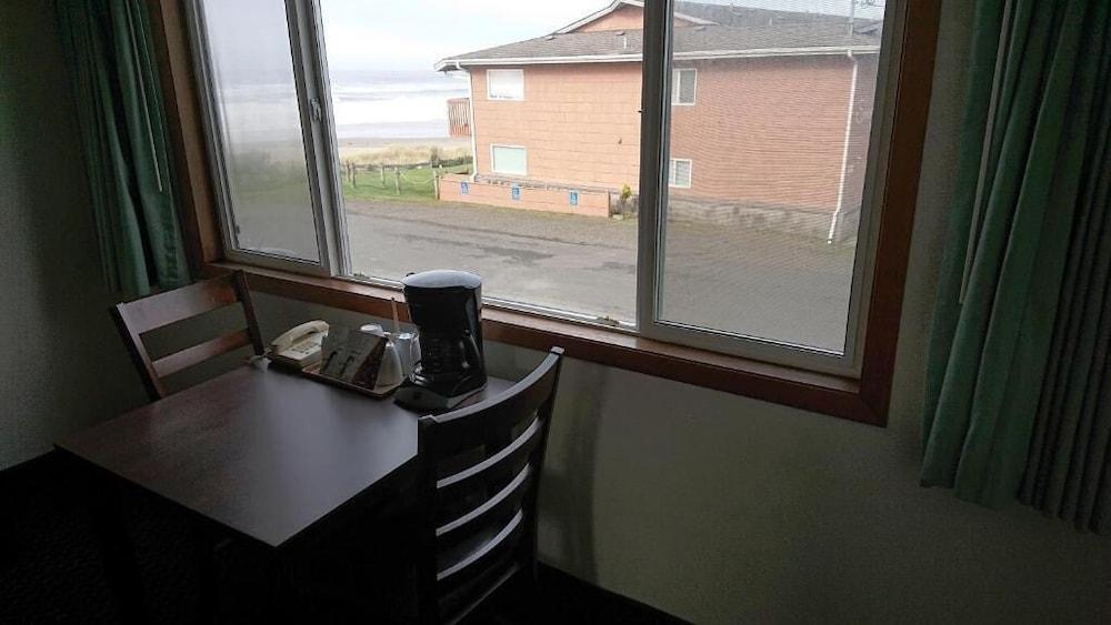 Silver Sands Motel photo 22