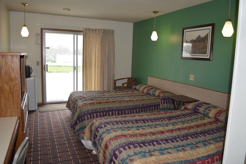 Edgetowner Motel photo 7