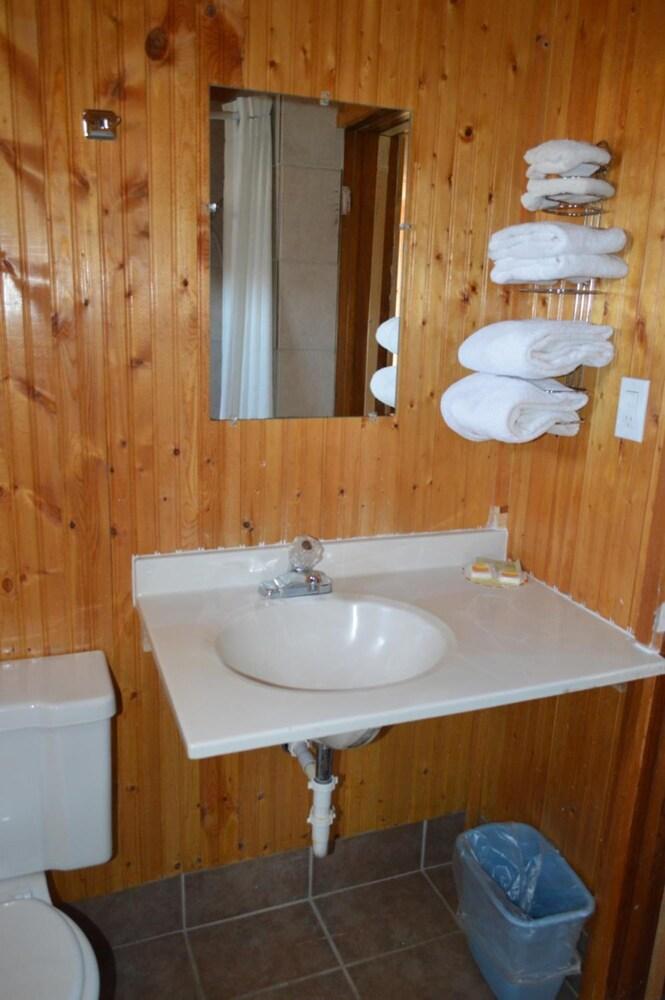 Green Acre Motel by OYO Near Rush County Airport photo 14