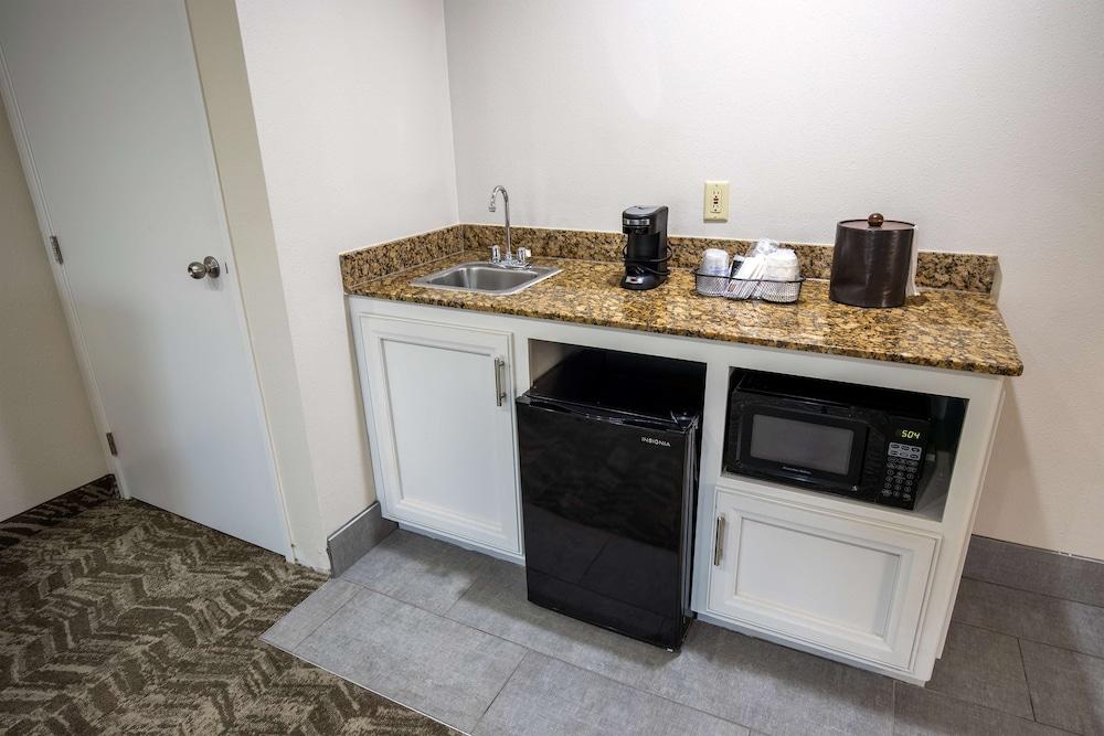 Best Western Plus Vermilion River Inn & Suites photo 21