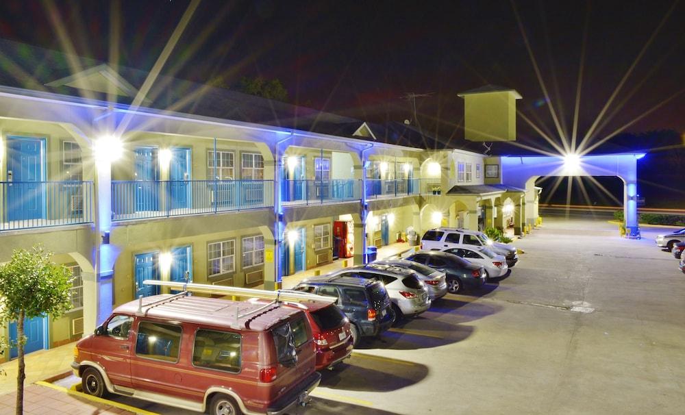 Scottish Inns and Suites Alvin photo 39