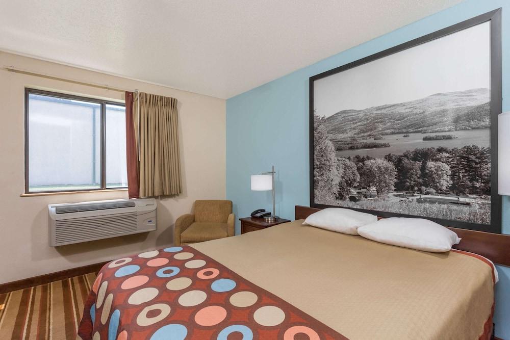 Super 8 by Wyndham Danville VA photo 7