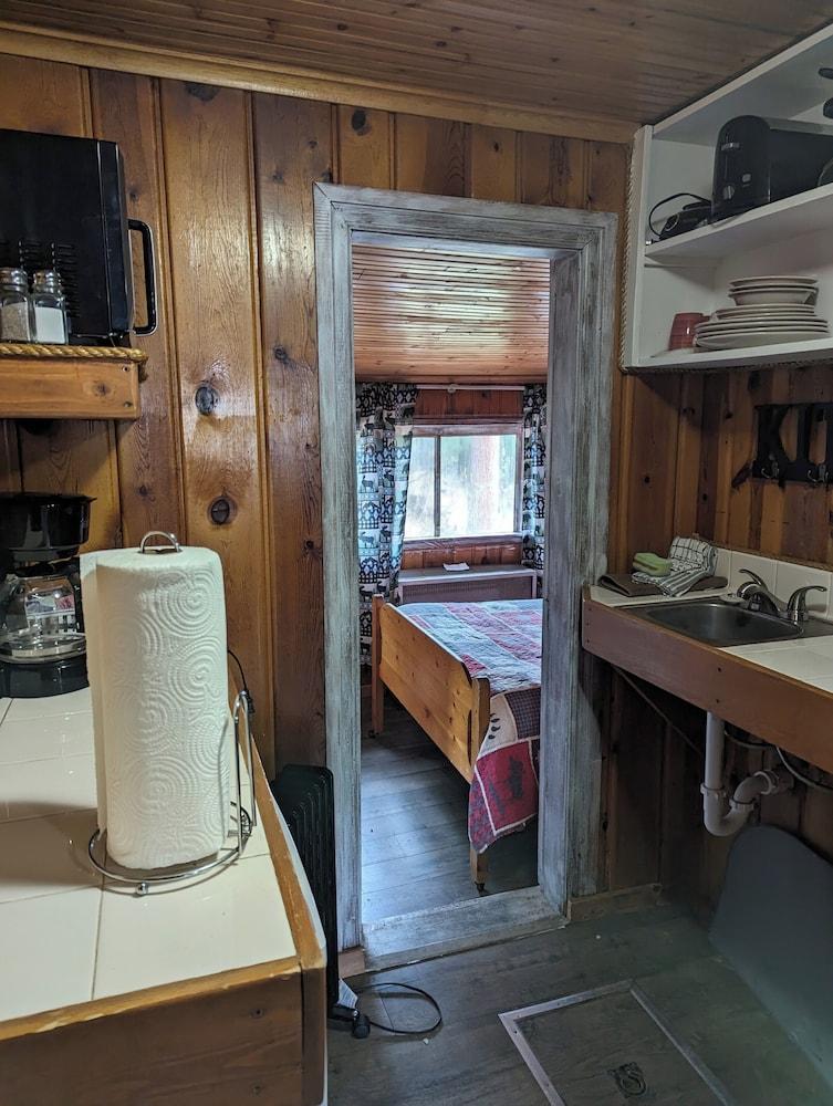 Ponderosa Pines Inn and Cabins photo 36
