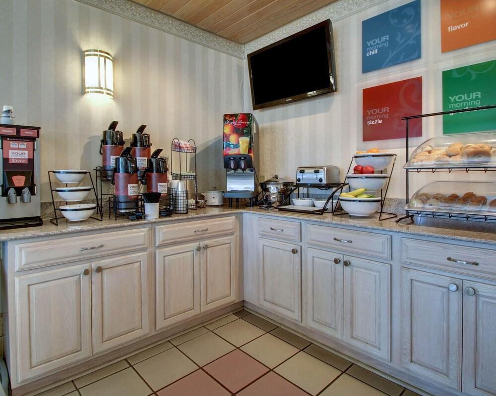 Quality Inn Brookhaven photo 29