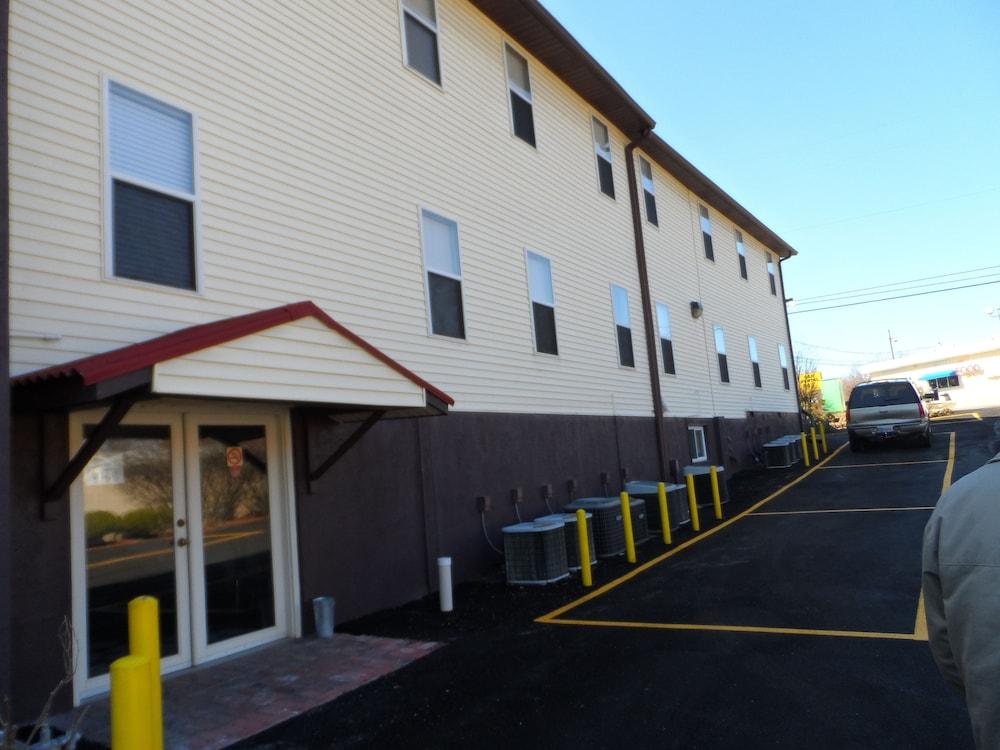 Economy Suites photo 13