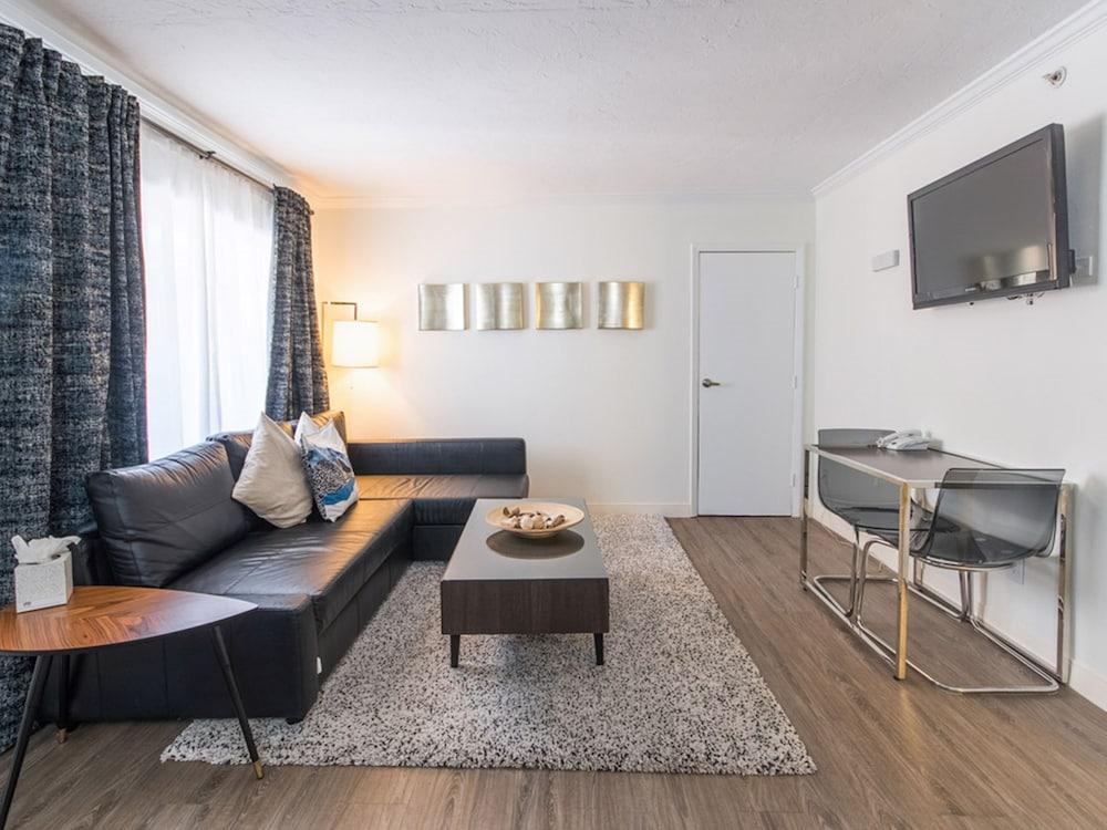 Hibiscus Suites - Gateway to Siesta Key photo 12