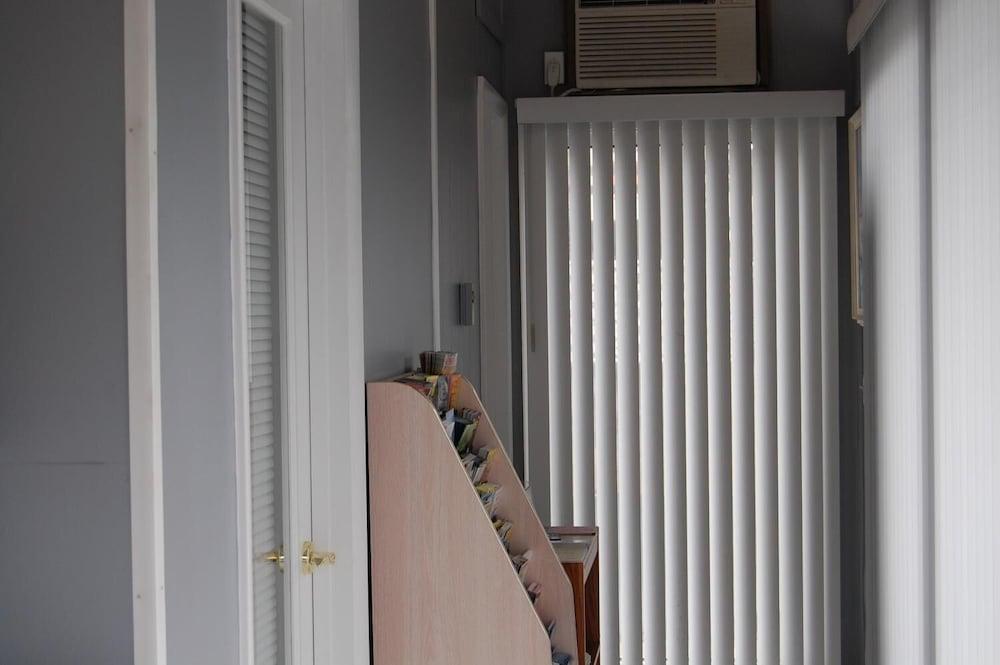 Sea Breeze Inn photo 10