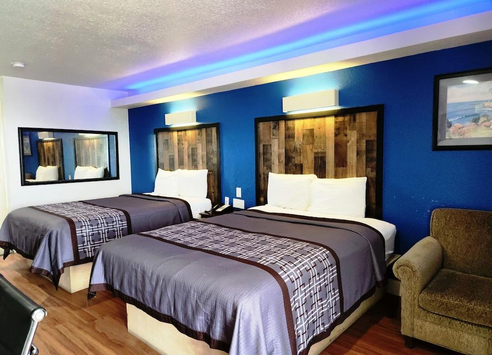 Express Inn Tomball photo 11
