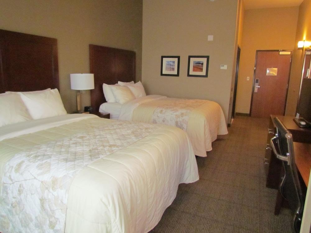 Heartland Inn and Suites photo 40