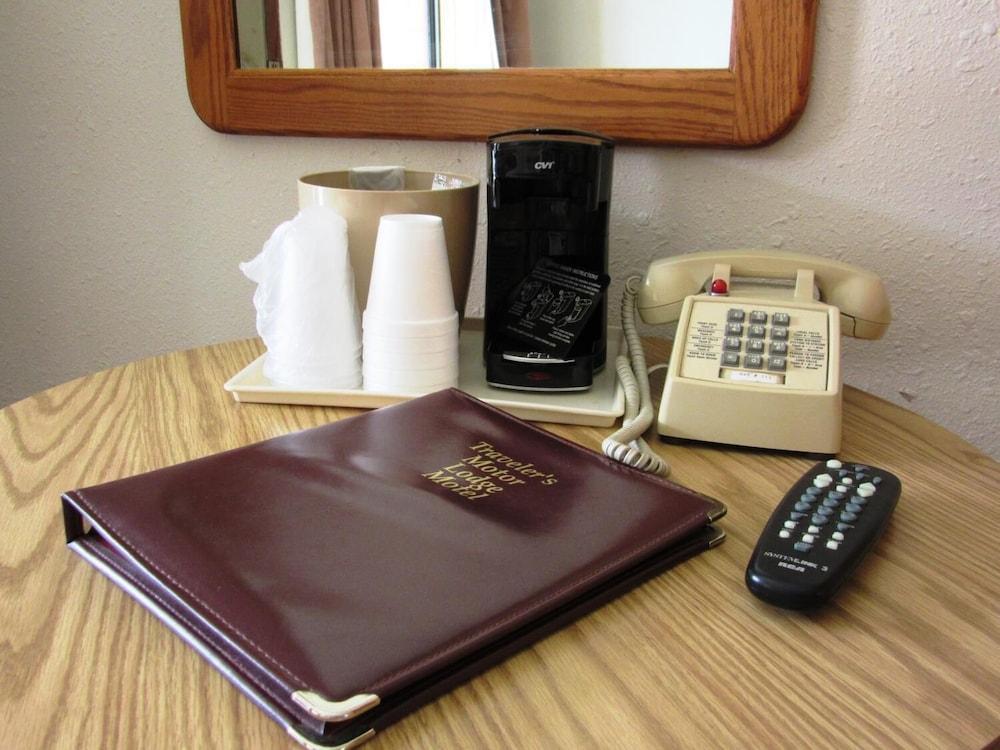 Traveler's Lodge photo 13