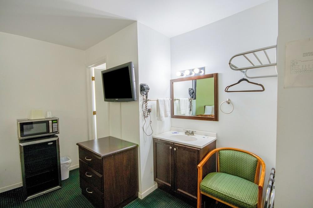 OYO Travelier Motel photo 60