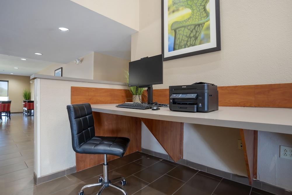 Comfort Suites Foley photo 20