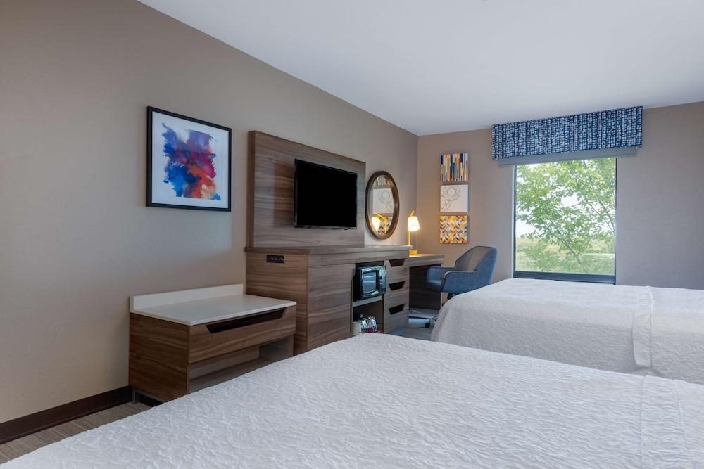 Hampton Inn St. Robert/Ft. Leonard Wood photo 30