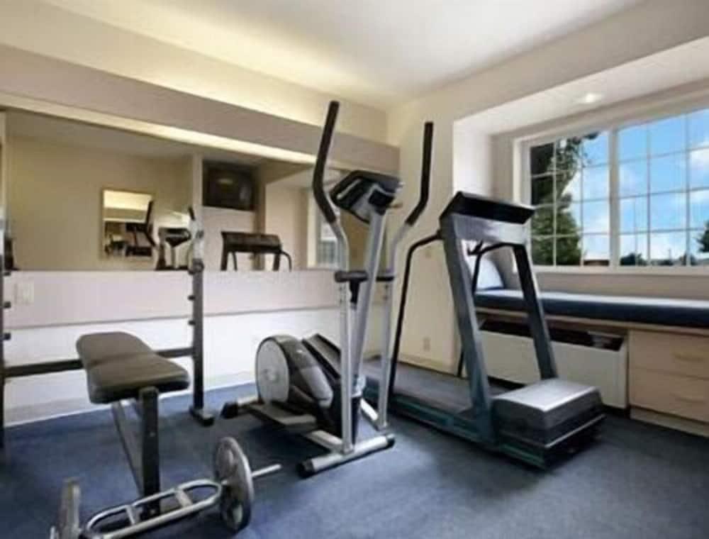 Microtel Inn & Suites by Wyndham Madison East photo 17