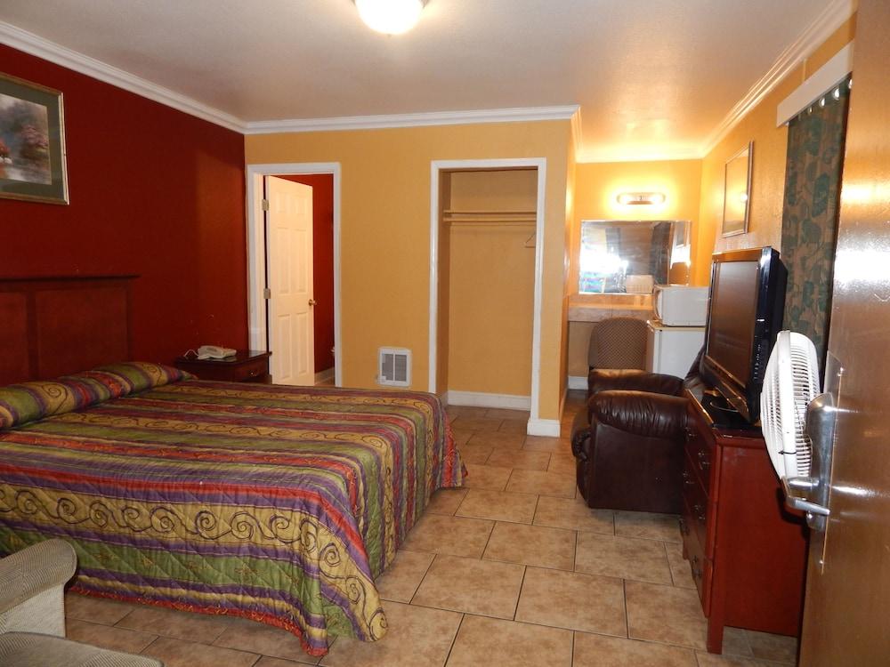 M B Motor Inn photo 3