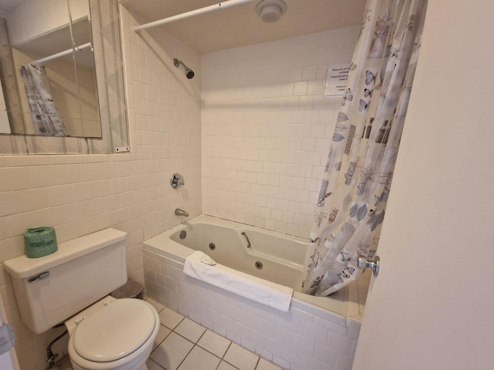 Sandcastle Beachfront Inn photo 25