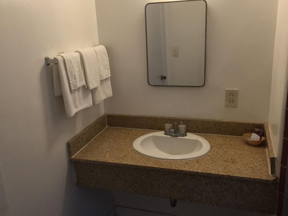 Western Sands Motel photo 2