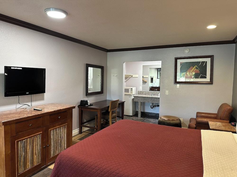 Corona Inn photo 44