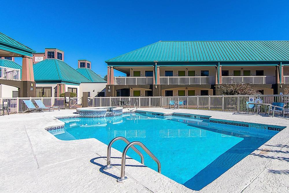 Econo Lodge photo 23