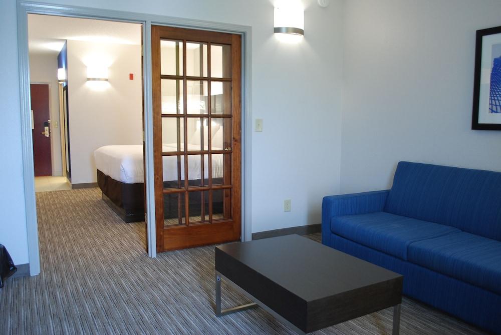 Holiday Inn Express Hotel and Suites Kingsport by IHG photo 12