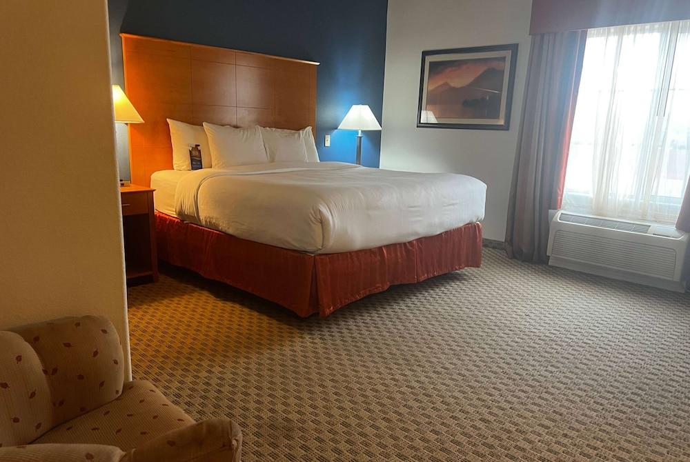 Baymont by Wyndham Brenham photo 54