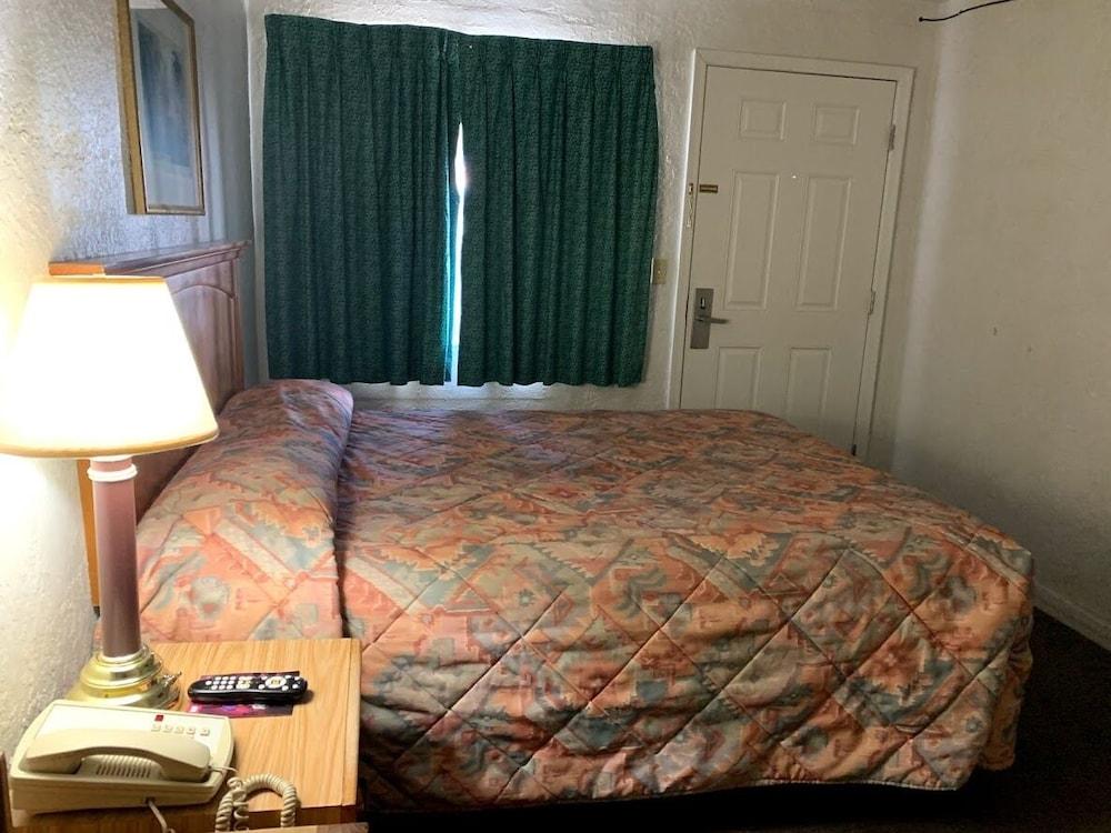 Economy Inn photo 23