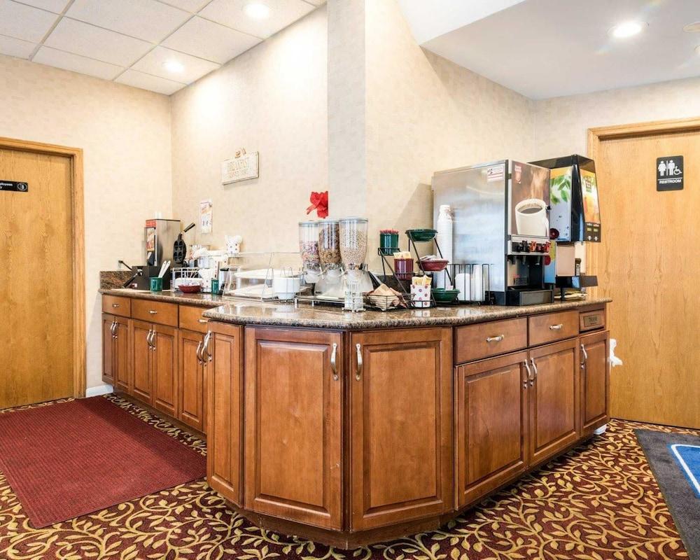 Rodeway Inn photo 15