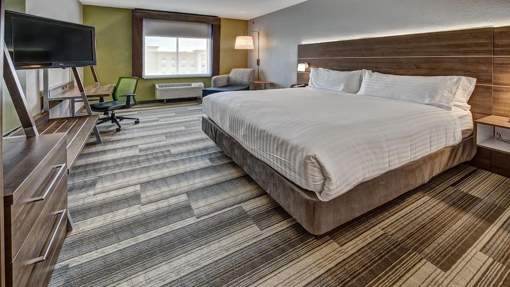 Holiday Inn Express Hotel & Suites Corsicana by IHG photo 39