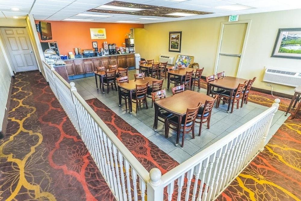 Days Inn by Wyndham Montrose photo 36