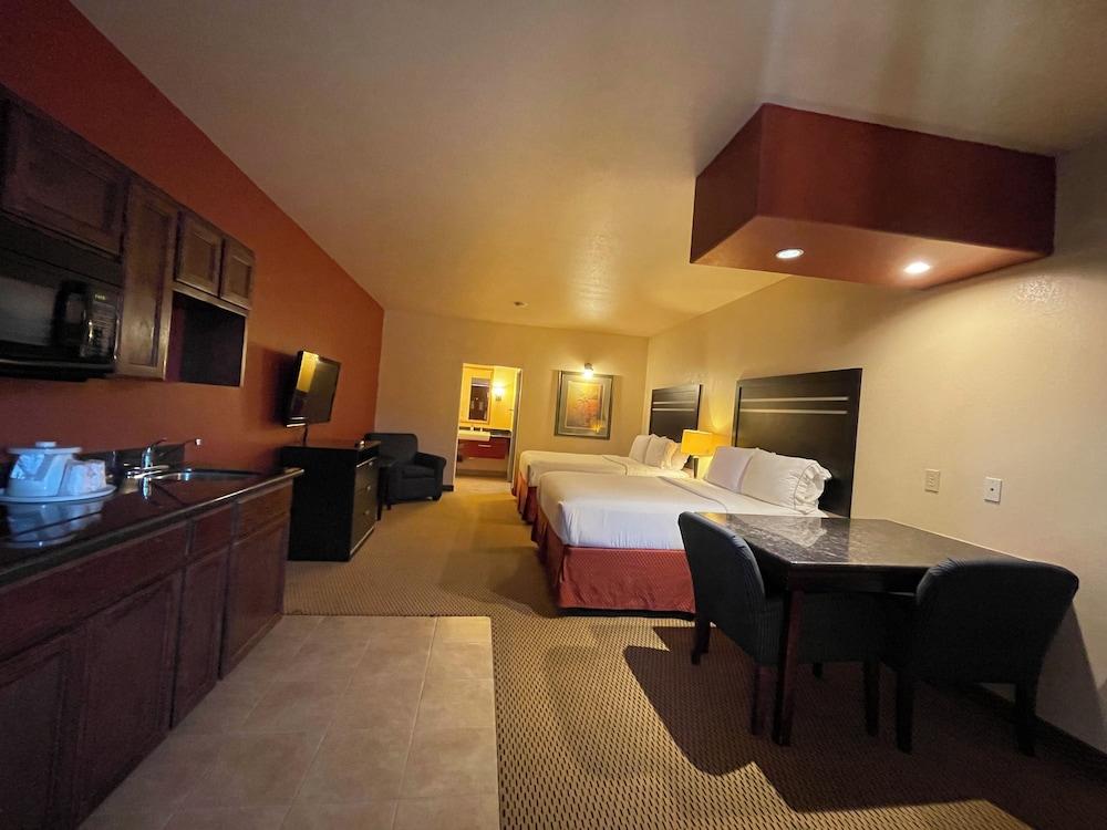 Sunbridge Inn and Suites photo 7