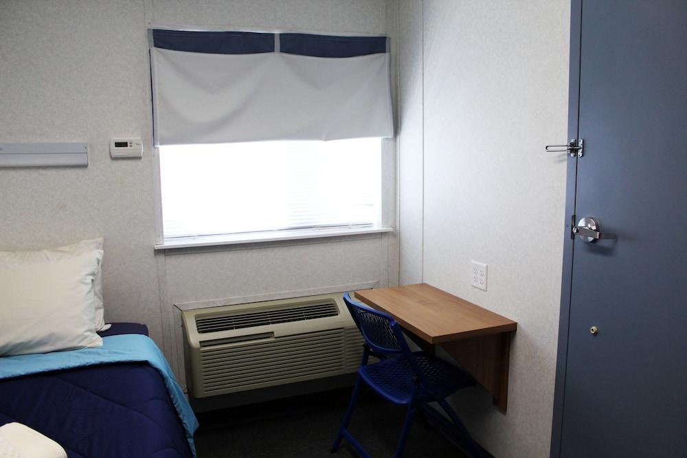 Target Hospitality - Mentone Skillman Station Lodge photo 14