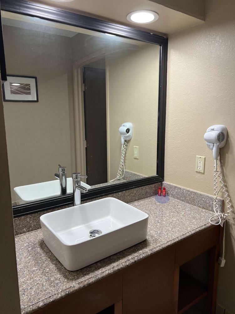 SureStay Plus by Best Western Mobile I-65 photo 14