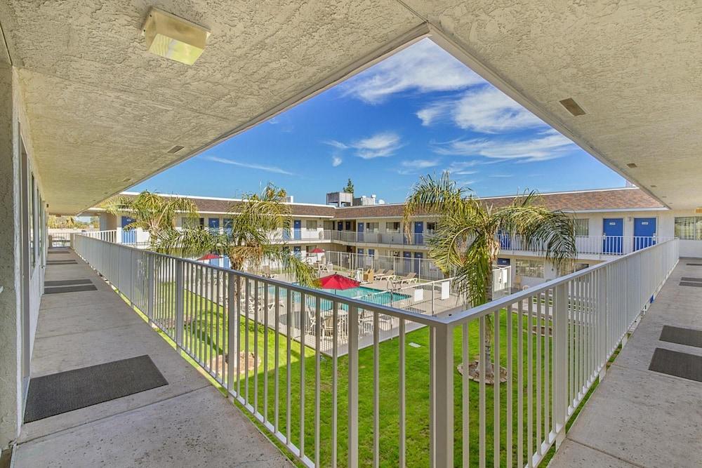 Motel 6 Phoenix North - Bell Road photo 15