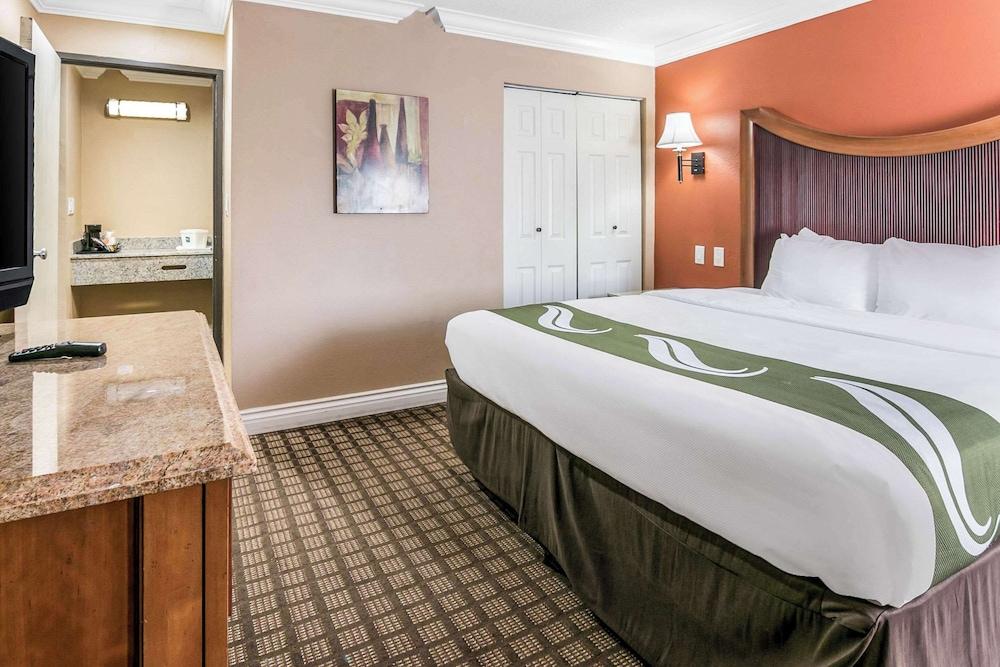 Quality Inn & Suites photo 25