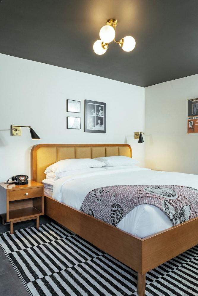 Dew Drop Inn photo 21