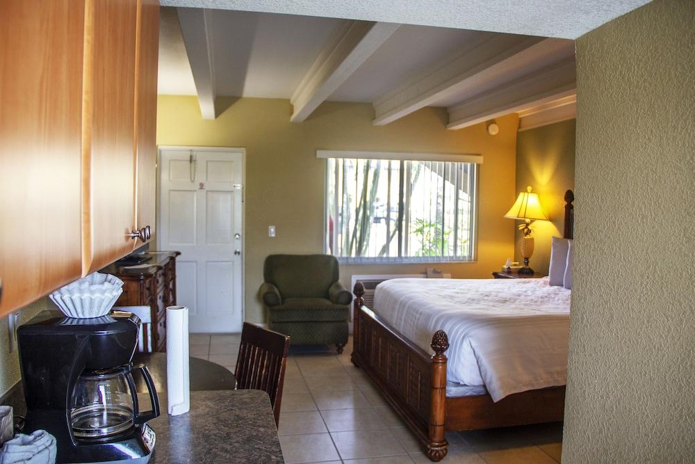 The Bayside Inn & Marina photo 16