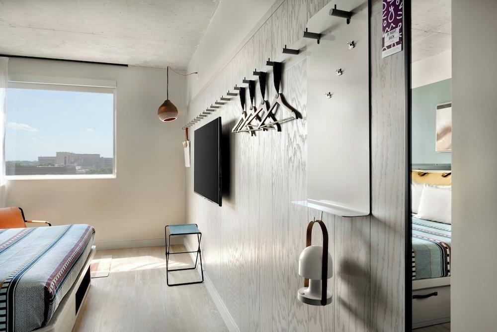 Moxy Charlotte Downtown photo 12