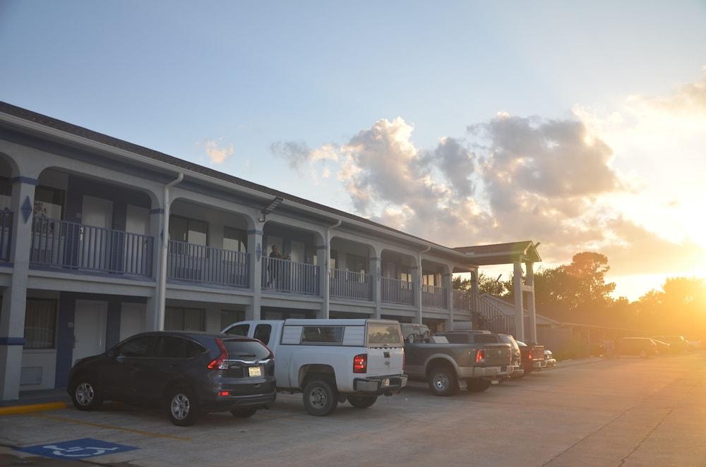 Traveler's Inn photo 21