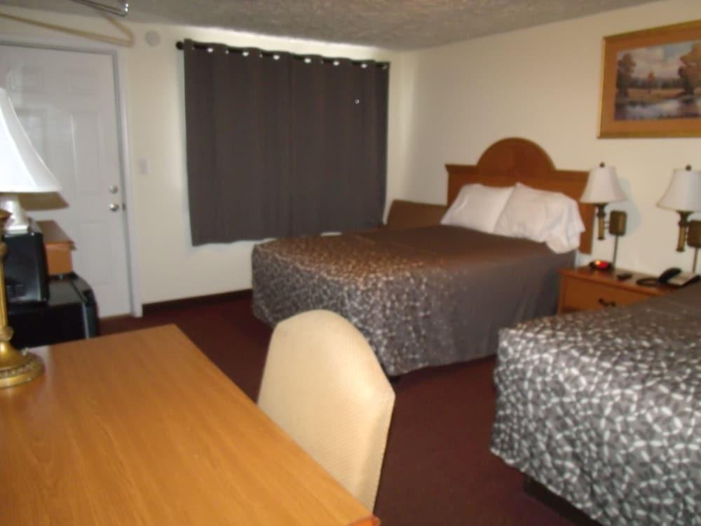 Turnpike Motel photo 6